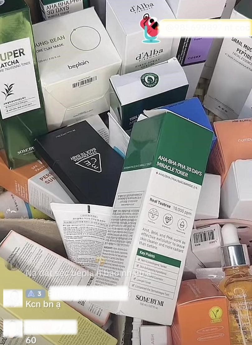 Mỹ phẩm được bán với giá siêu rẻ nên luôn hút nhiều mắt xem. Ảnh tổng hợp từ TikTok. Mỹ phẩm được bán với giá siêu rẻ nên luôn hút nhiều mắt xem. Ảnh tổng hợp từ TikTok.