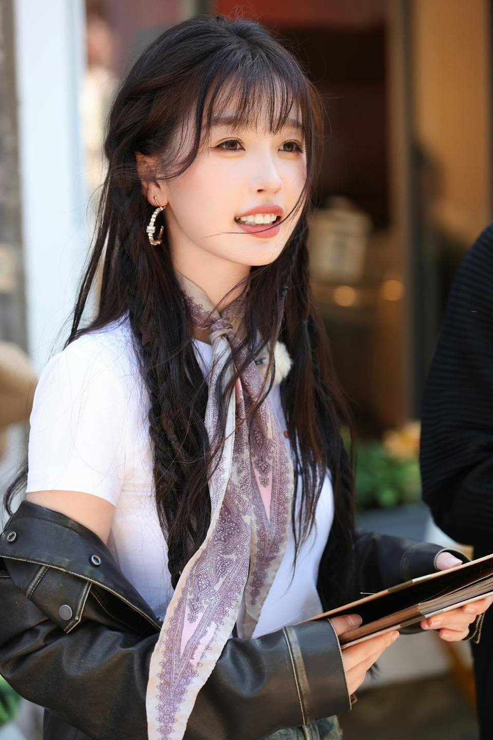 Ngu Thư Hân trấn an người hâm mộ, mong mọi người cùng nhau cố gắng. Ngu Thư Hân trấn an người hâm mộ, mong mọi người cùng nhau cố gắng.