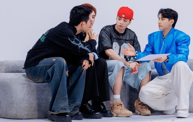 ISAAC sau khi bị cư dân mạng chỉ trích trong quá trình chọn đội lập team tại Anh Trai "Say Hi" đã khép mình, ít nói cười thoải mái khiến đồng nghiệp và người hâm mộ đau lòng. ISAAC sau khi bị cư dân mạng chỉ trích trong quá trình chọn đội lập team tại Anh Trai "Say Hi" đã khép mình, ít nói cười thoải mái khiến đồng nghiệp và người hâm mộ đau lòng.