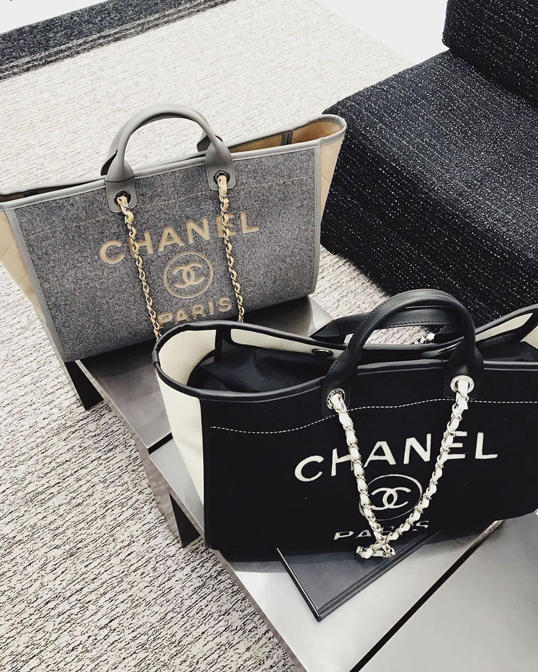 Các thương hiệu biến túi tote thành công cụ Marketing cực kì hiệu quả. Các thương hiệu biến túi tote thành công cụ Marketing cực kì hiệu quả.