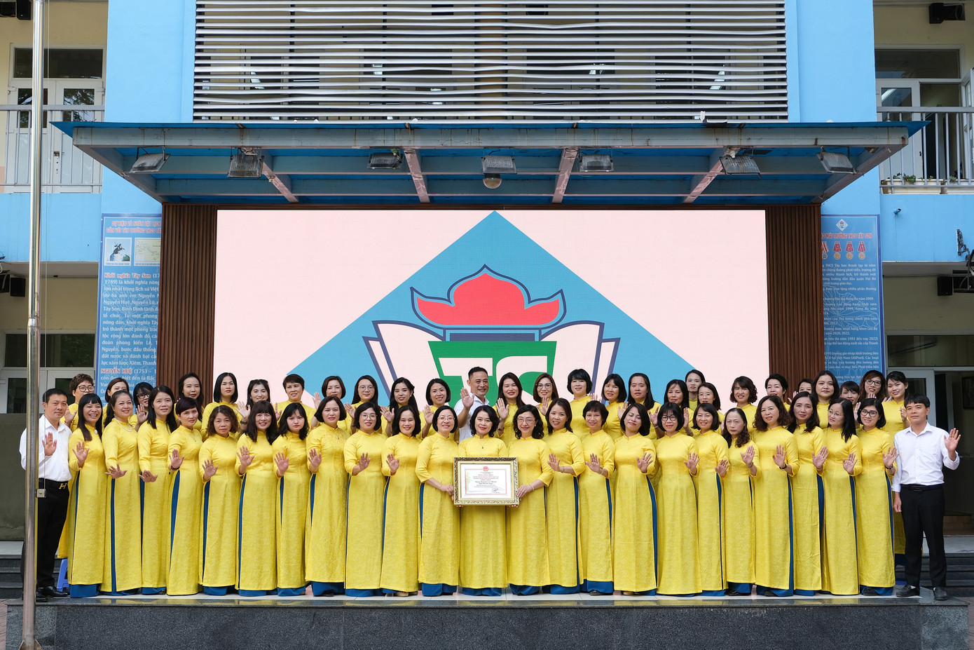 Tháng 5/2023, trường THCS Tây Sơn đã hoàn thành kiểm định chất lượng giáo dục mức độ 2 và đạt Chuẩn Quốc gia cấp độ 1. Tháng 5/2023, trường THCS Tây Sơn đã hoàn thành kiểm định chất lượng giáo dục mức độ 2 và đạt Chuẩn Quốc gia cấp độ 1.