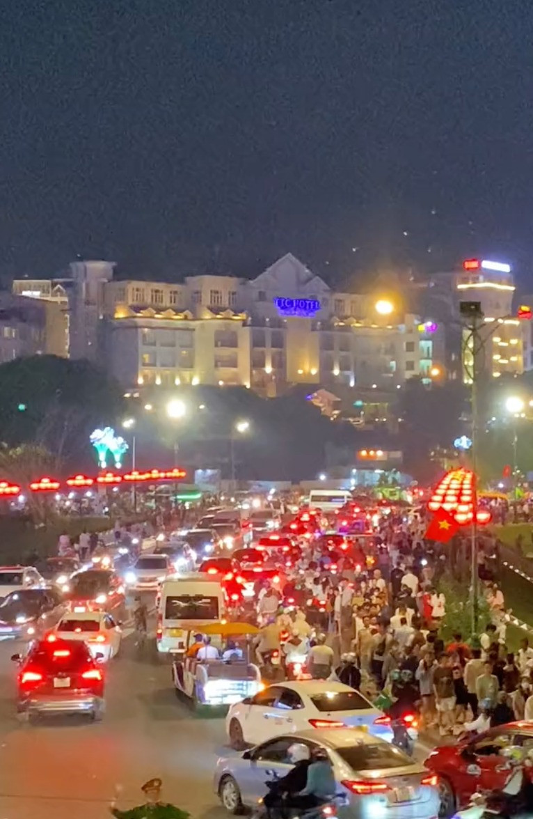 Khu vực trung tâm thành phố Đà Lạt tối 29/4. Ảnh: TikTok @Ông bố review Đà Lạt. Khu vực trung tâm thành phố Đà Lạt tối 29/4. Ảnh: TikTok @Ông bố review Đà Lạt.