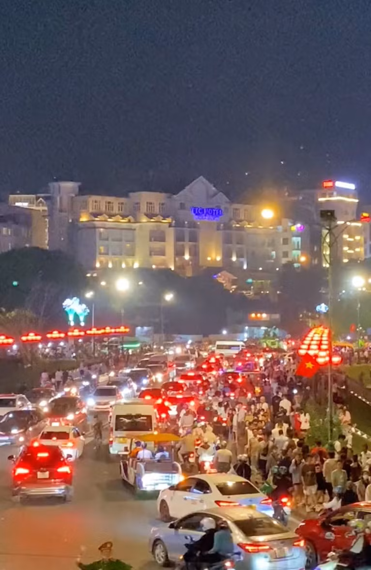 Khu vực trung tâm thành phố Đà Lạt tối 29/4. Ảnh: TikTok @Ông bố review Đà Lạt. Khu vực trung tâm thành phố Đà Lạt tối 29/4. Ảnh: TikTok @Ông bố review Đà Lạt.