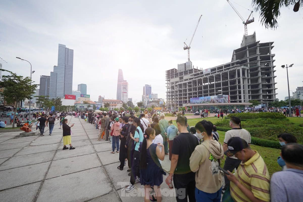 Trong tháng đầu vận hành, người dân sẽ được đi tàu metro miễn phí. Ảnh: Phạm Nguyễn/ TPO.