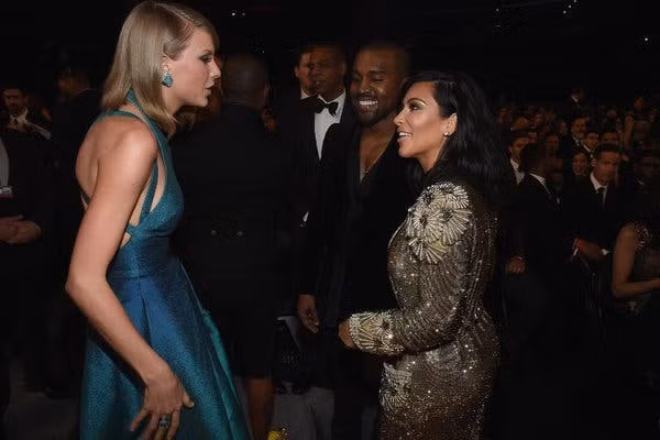 Vợ chồng Kim - Kanye từng có mối quan hệ khá tốt với Taylor trước khi lật mặt. Vợ chồng Kim - Kanye từng có mối quan hệ khá tốt với Taylor trước khi lật mặt.