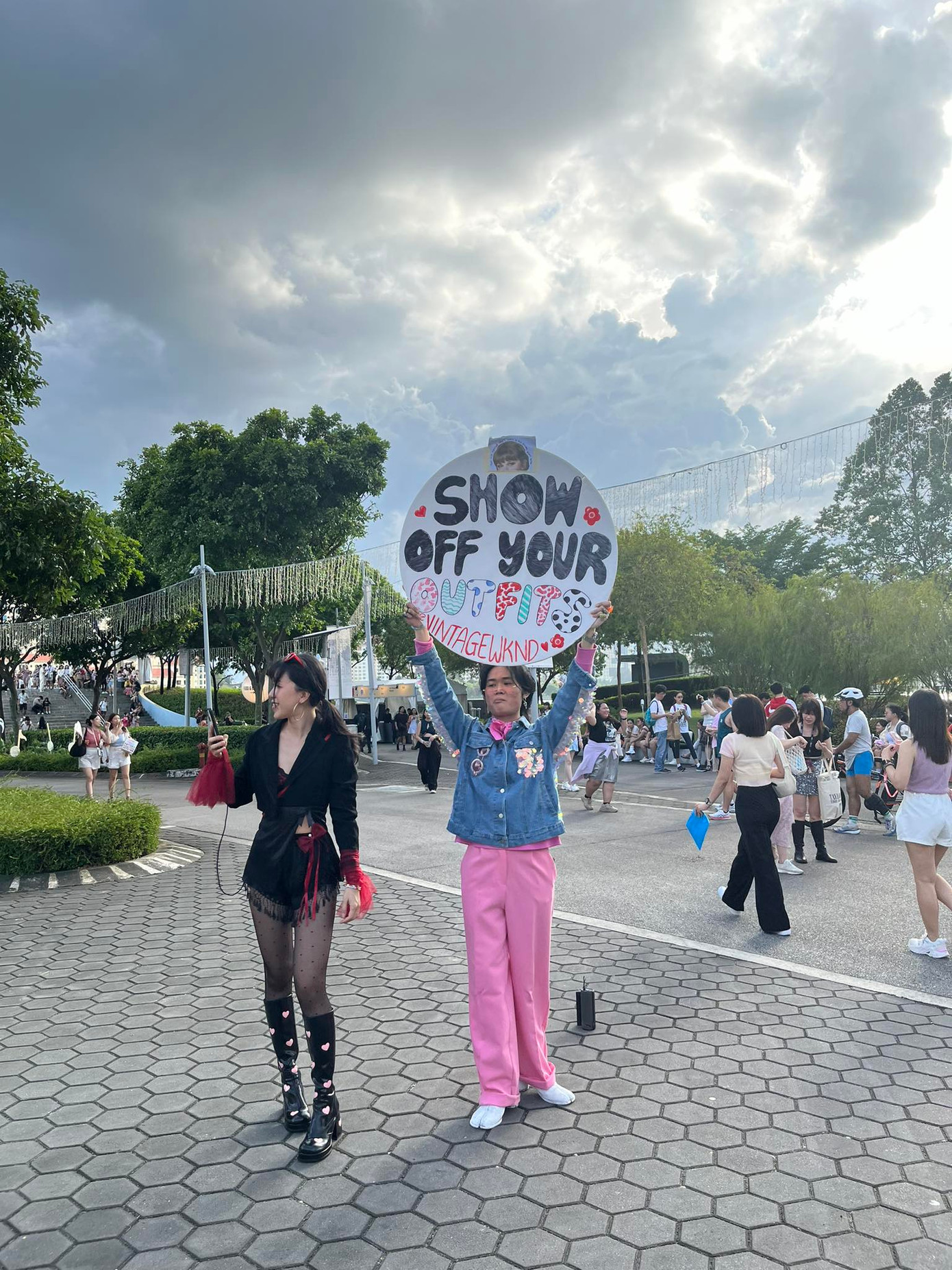 Thành công của The Eras Tour đó là hướng tới mọi đối tượng khán giả. Thành công của The Eras Tour đó là hướng tới mọi đối tượng khán giả.