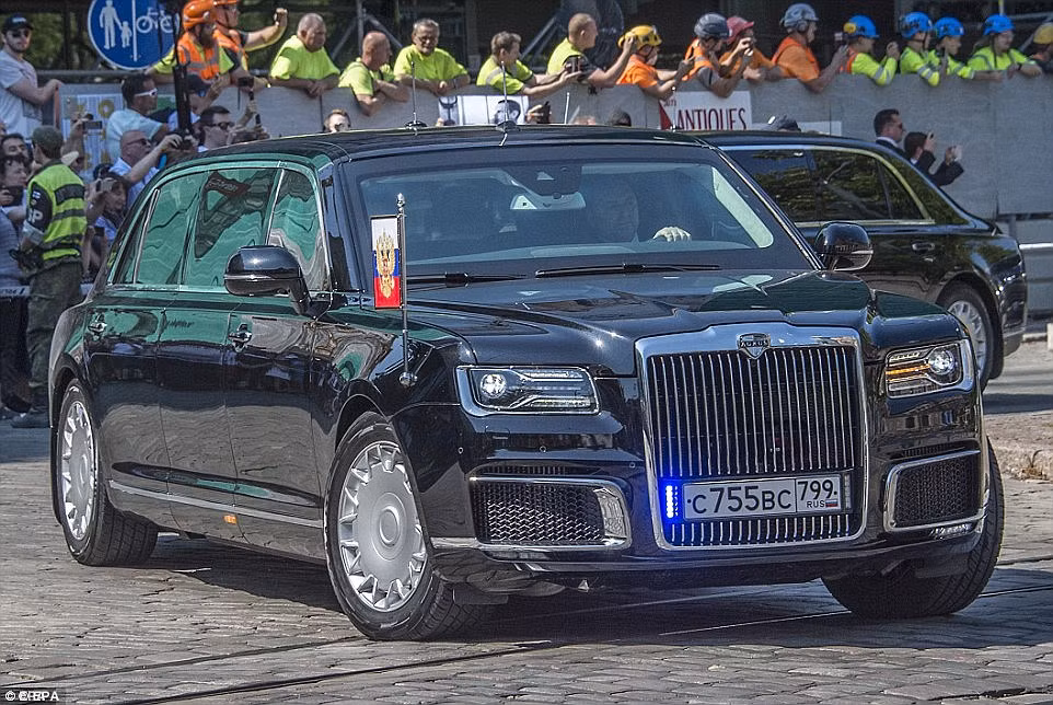 Siêu xe bọc thép gần 7.000 tỷ đồng của tổng thống Putin có gì lạ? ảnh 1