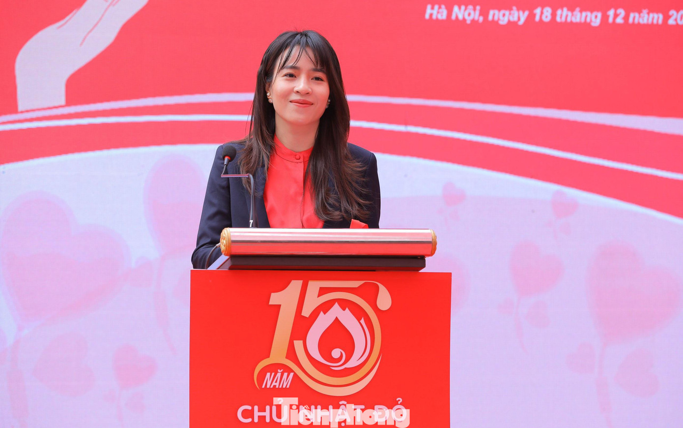 Phát biểu tại ngày hội chính Chủ nhật Đỏ, bà Trần Thị Như Trang, Giám đốc Quỹ Vì Tầm Vóc Việt cho hay, 10 năm qua, Quỹ Vì Tầm Vóc Việt đã đồng hành cùng chương trình Chủ nhật Đỏ với vai trò đơn vị phối hợp tổ chức. Năm nay, thông qua Quỹ, Tập đoàn TH, BAC A BANK và Công ty NASU tài trợ: 24.000 sản phẩm tốt cho sức khỏe từ Tập đoàn TH, 22.000kg đường tinh luyện và 500 triệu đồng tiền mặt cho các sự kiện trong khuôn khổ chương trình.