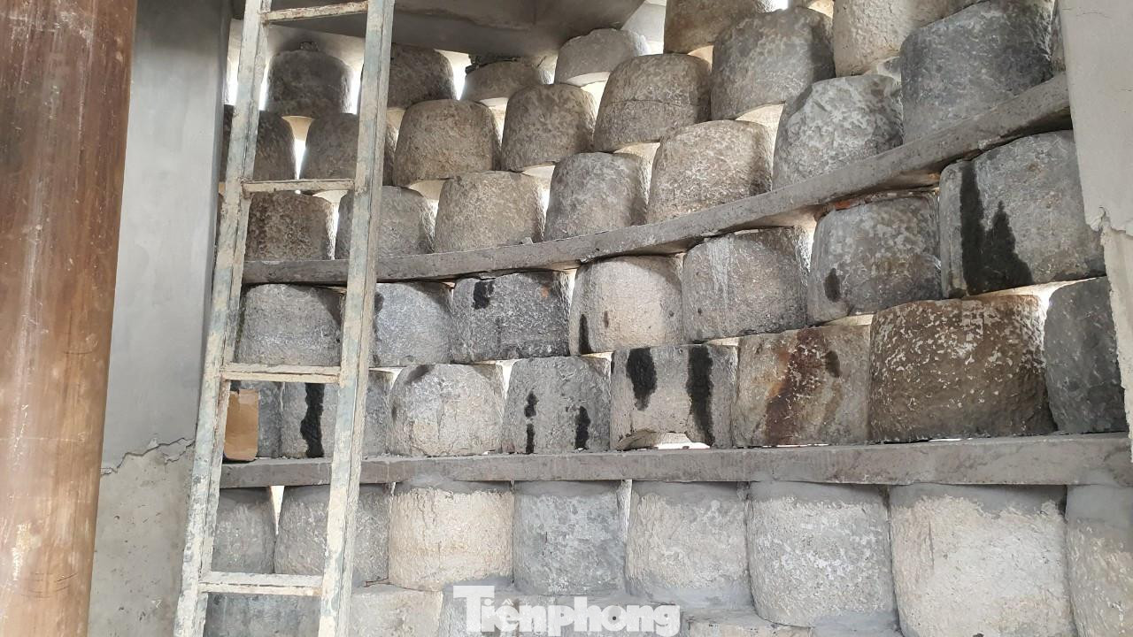 Bên trong tháp Thần Nông