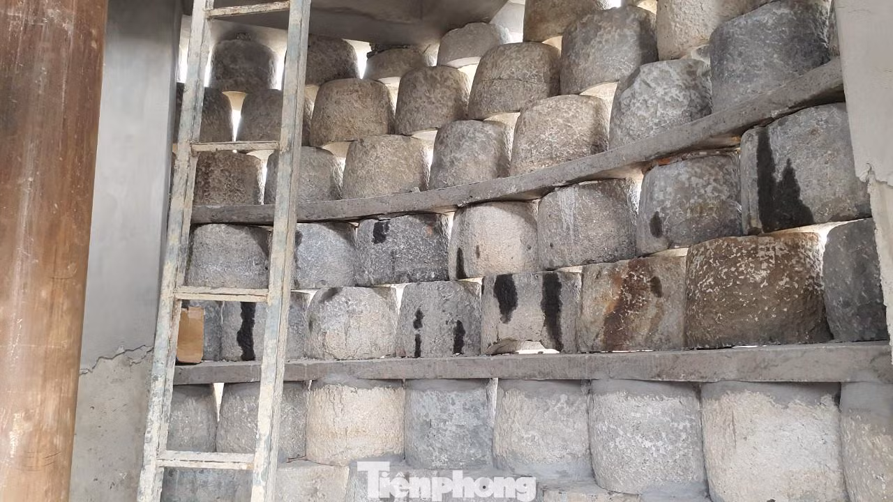 Bên trong tháp Thần Nông
