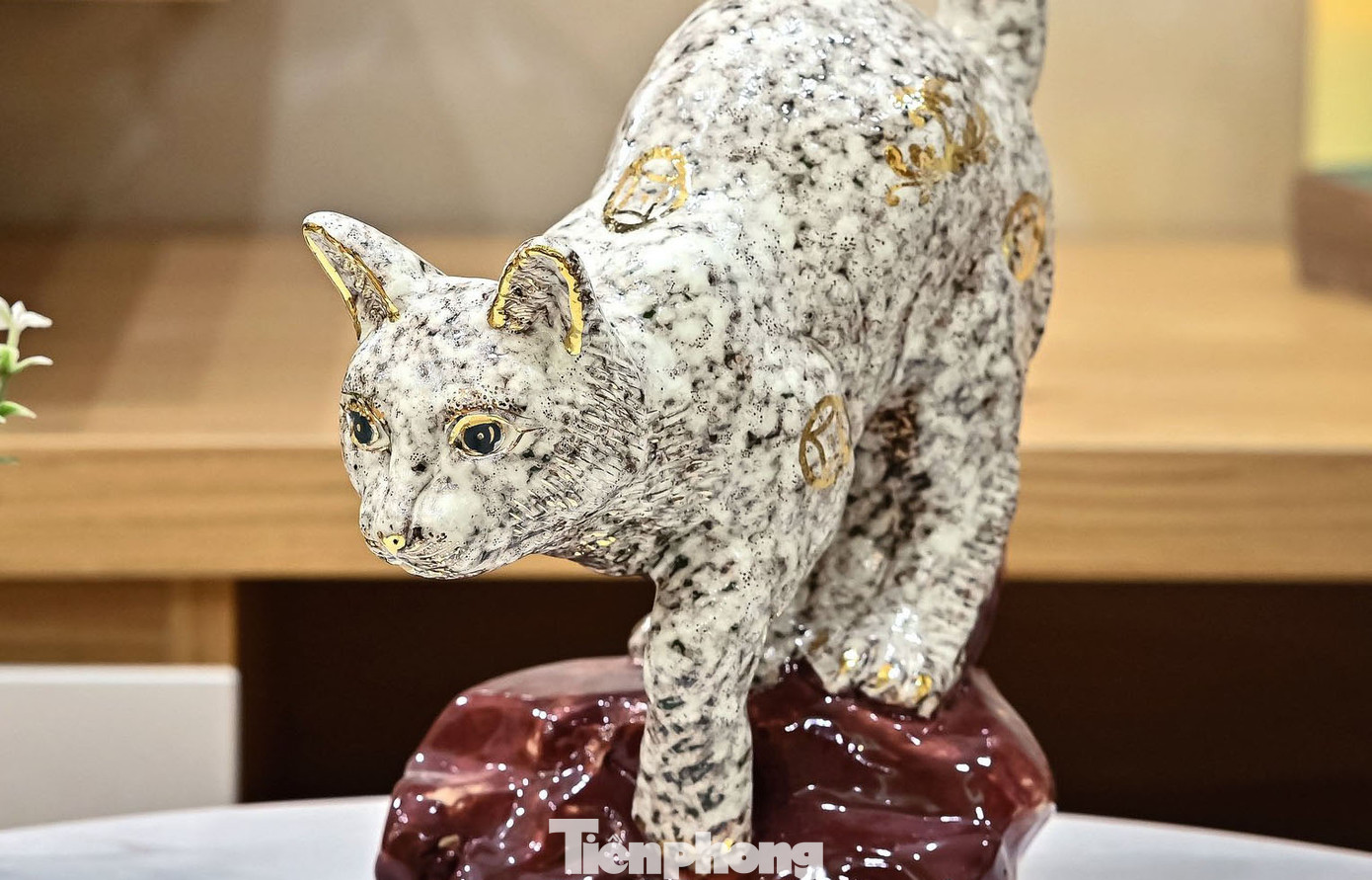 “Dát vàng không chỉ tăng tính thẩm mỹ mà còn mang ý nghĩa phong thủy, được nhiều người mua tặng, biếu trong dịp Tết”, anh Quỳnh cho biết.