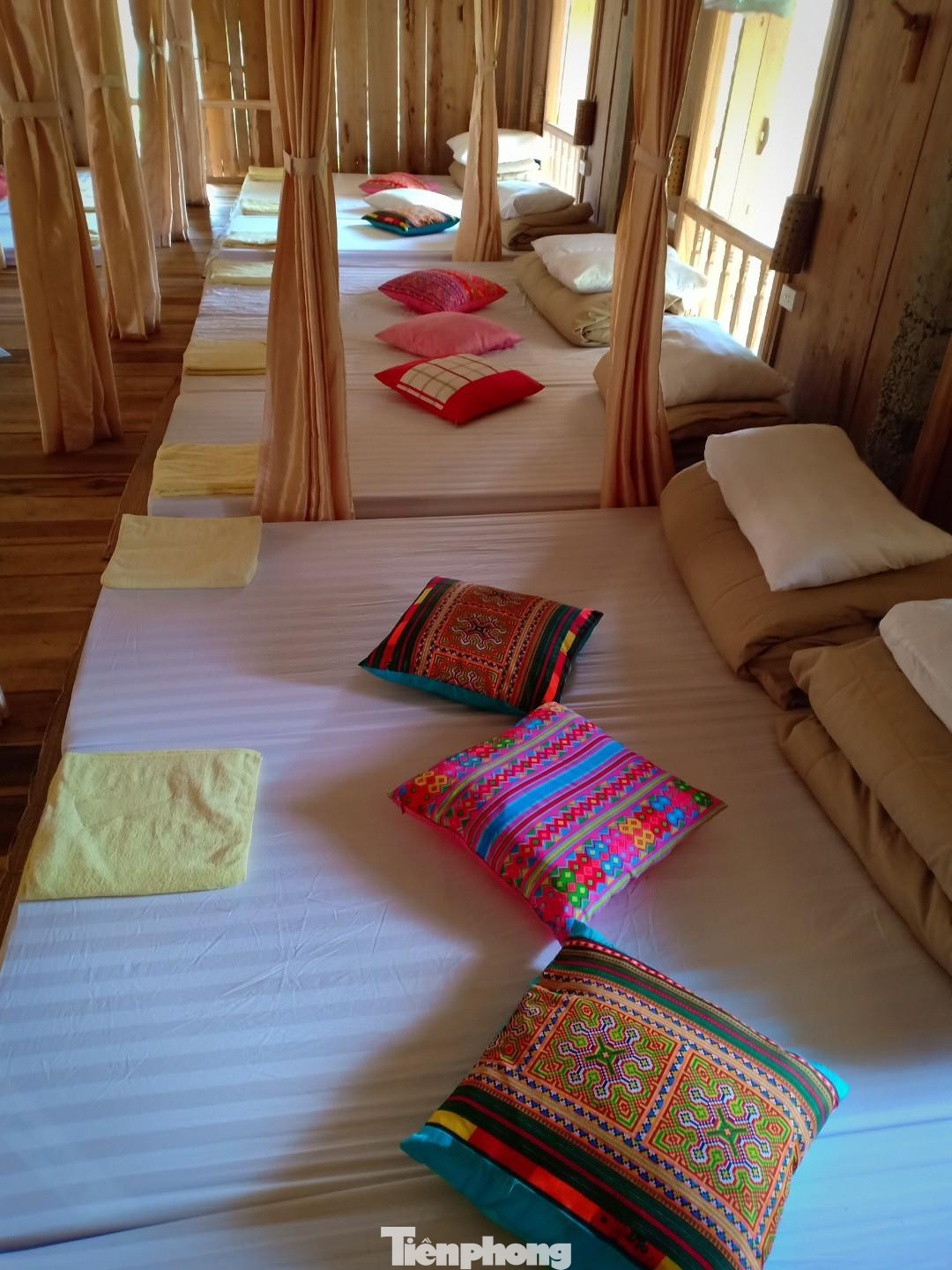 Nơi nghỉ được chăm chút để du khách cảm thấy thoải mái sau một ngày khám phá núi rừng, sông nước.