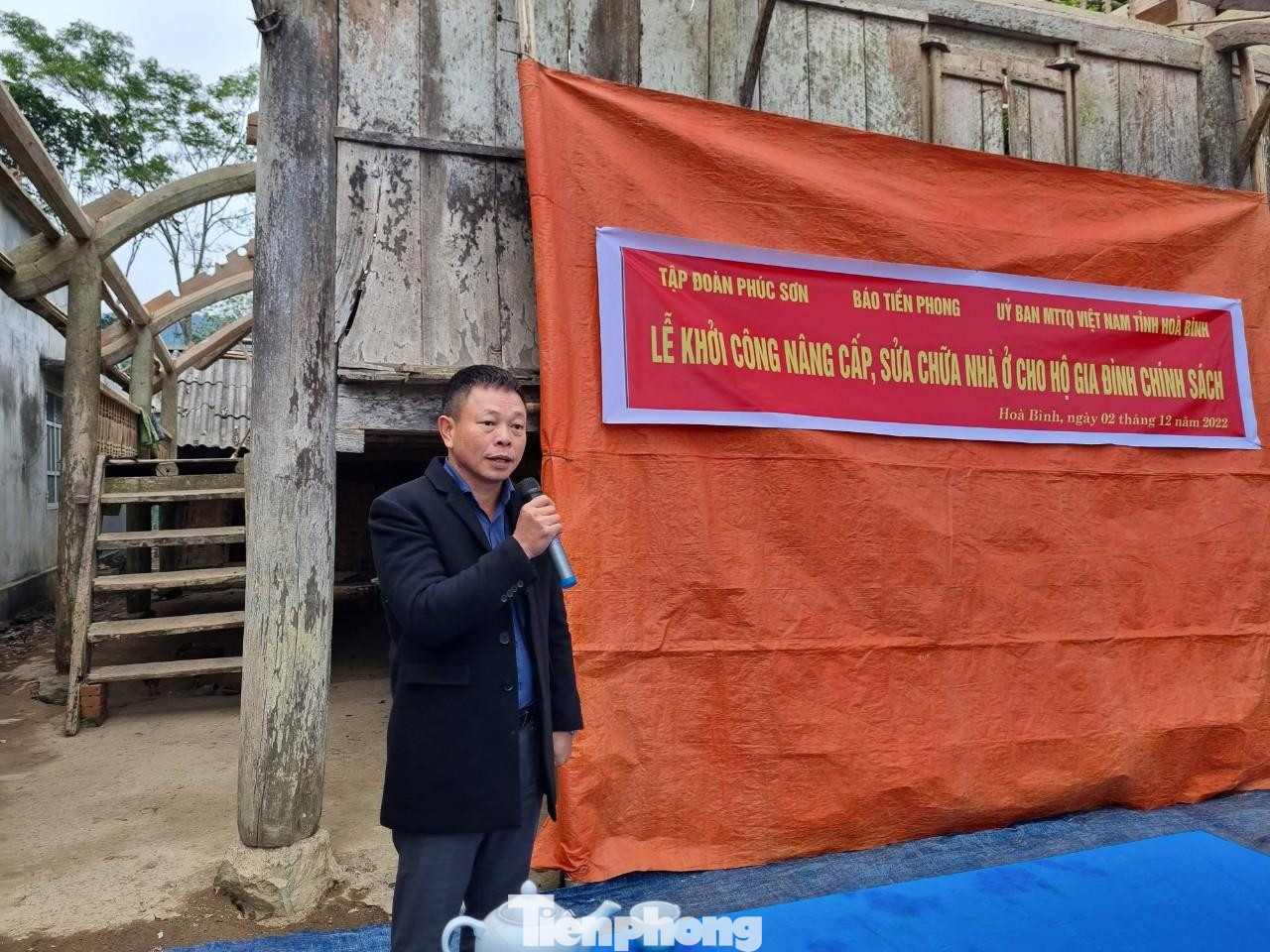 Phát biểu tại lễ khởi công nhà ông Đinh Hồng Thi, nhà báo Phùng Công Sưởng, cảm ơn sự hợp tác của Ủy ban MTTQ Việt Nam, các đoàn thể ở địa phương đã phối hợp thực hiện xây dựng 120 ngôi nhà đại đoàn kết cho gia đình chính sách. Lãnh đạo báo Tiền Phong mong các cơ quan, đoàn thể liên quan tiếp tục đôn đốc, kiểm tra các công trình, đảm bảo chất lượng, đúng tiến độ để bà con được hưởng thụ, nâng cao đời sống.