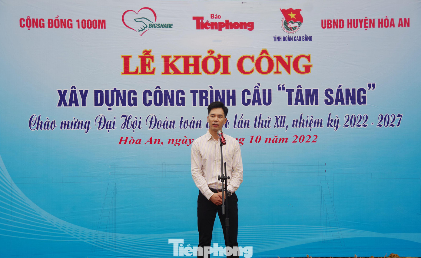 Cũng tại buổi lễ, ông Nguyễn Đức Thiện- Chủ tịch Quỹ Big Share cho hay, Qũy Big Share là cầu nối huy động nguồn lực của các tổ chức cá nhân xây dựng cơ sở vật chất cho vùng miền núi khó khăn; trong đó, chú trọng xây dựng trường học ở các địa phương vùng sâu, vùng xa. "Đối với tỉnh Cao Bằng, chúng tôi đã tiến hành xây dựng 3 trường học. Nay chúng tôi phối hợp với báo Tiền Phong xây dựng cầu Tâm sáng với mong muốn đóng góp xây dựng và phát triển kinh tế - xã hội cho các địa phương, giúp trẻ em đến trường thuận lợi, an toàn, nhất là trong mùa mưa lũ", ông Thiện nói.