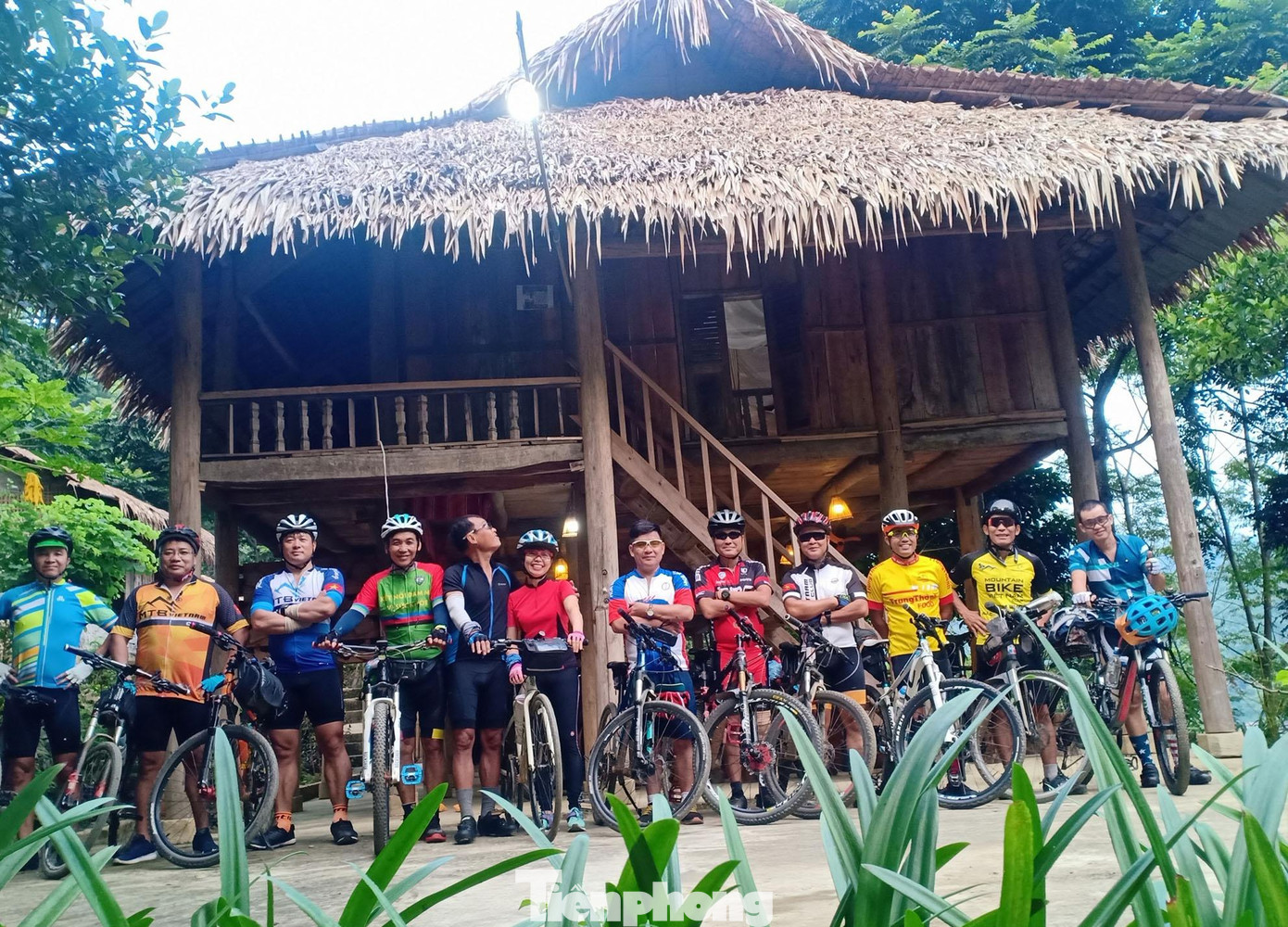 Nơi đây có những con đường đi bộ xuyên rừng rất đẹp với con suối nước trong vắt chảy từ trong rừng thu hút nhiều người muốn đạp xe, thưởng thức không khí trong lành...