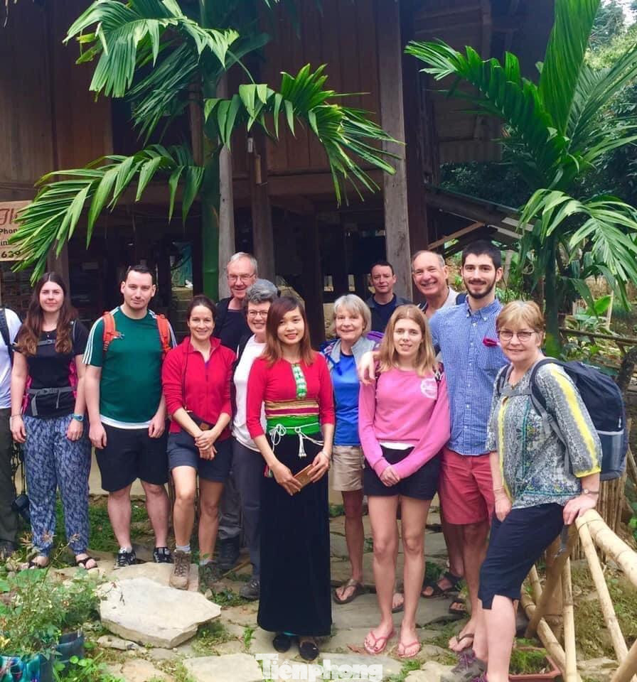 Đến đây, bên cạnh cảm giác được chinh phục thiên nhiên, du khách được trải nghiệm không gian văn hóa, đời sống sinh hoạt của người dân bản xứ.