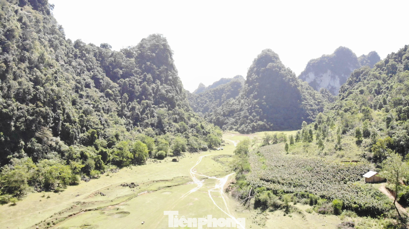 “Ban Quản lý đang rà soát các quy định quản lý di sản của Công viên địa chất toàn cầu UNESCO Non nước Cao Bằng. Sau khi hoàn thành việc rà soát, địa phương mới có hướng phát triển du lịch cho bà con nhân dân ở đây”, ông An cho biết.