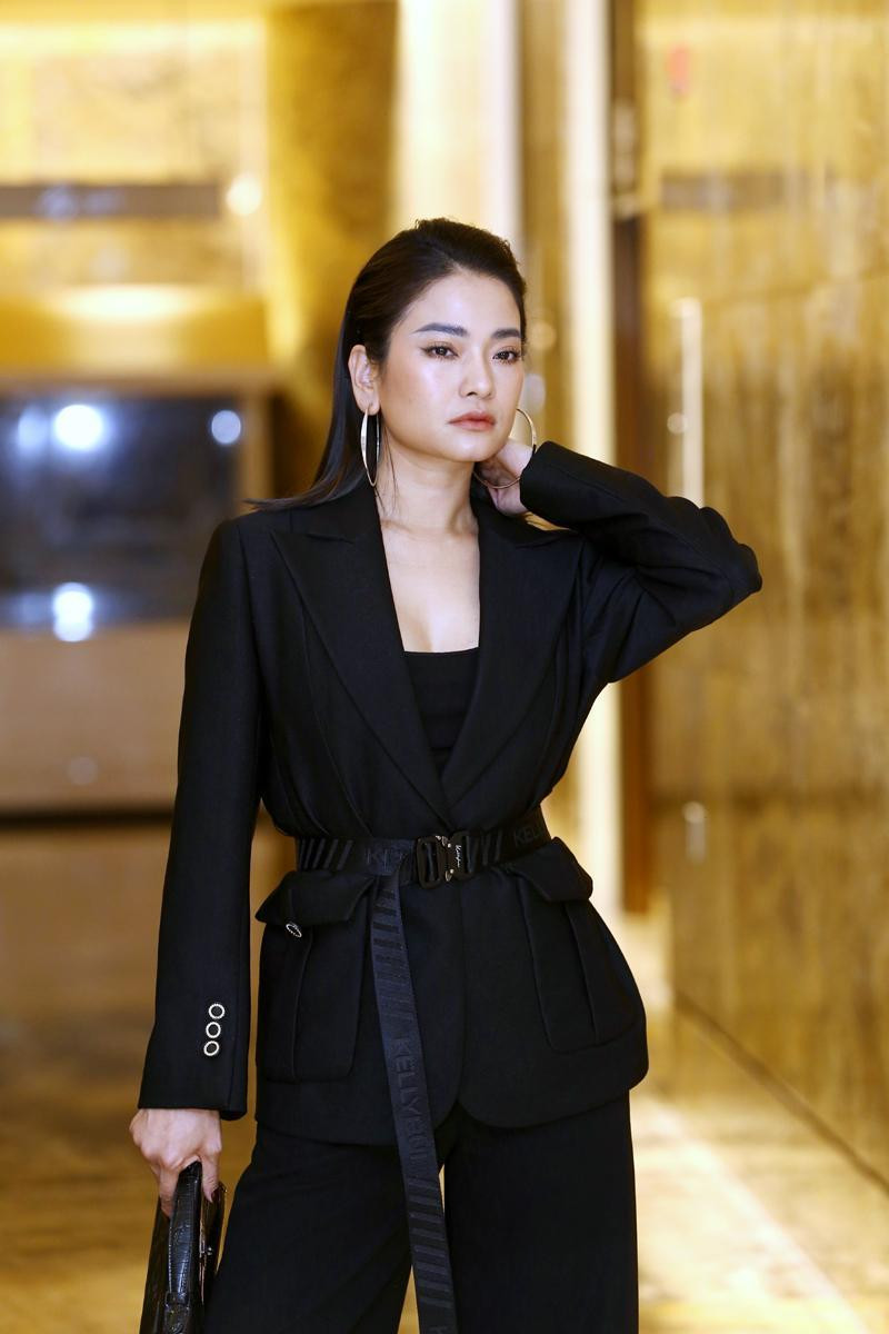 Nữ diễn viên vẫn giữ được thân hình thon gọn ở tuổi 40.