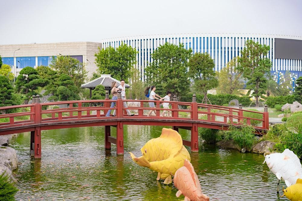 Tại chuỗi dự án BĐS mang tên Imperia, MIKGroup mang đến những trải nghiệm sống hạnh phúc trong không gian ngập tràn thiên nhiên cho cư dân. Tại chuỗi dự án BĐS mang tên Imperia, MIKGroup mang đến những trải nghiệm sống hạnh phúc trong không gian ngập tràn thiên nhiên cho cư dân.