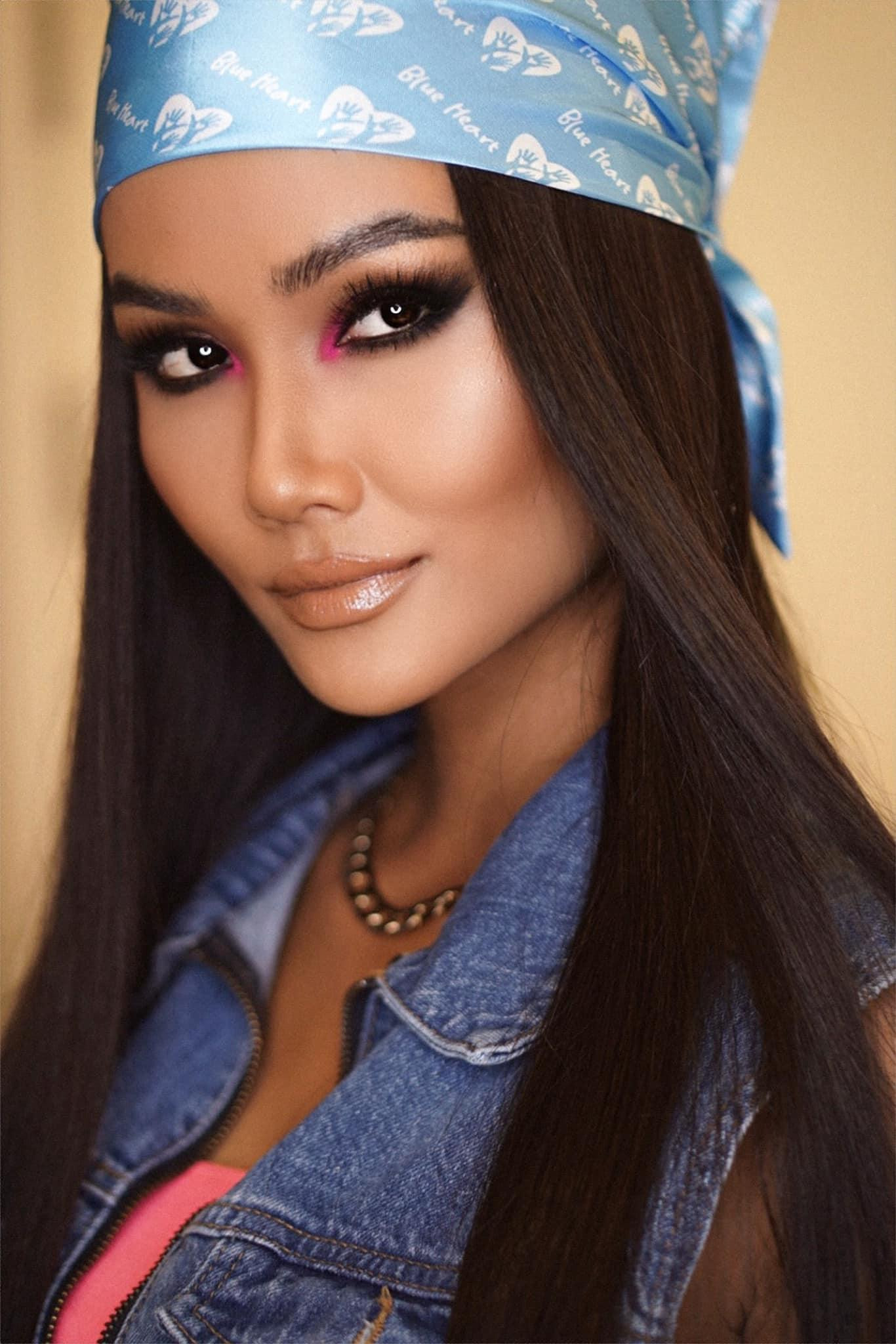 Nhiều fans khi ngắm hình ảnh mới của H'Hen Niê đã liên tưởng ngay tới phong cách của "Cướp biển vùng Caribê" do nam tài tử Johnny Deep thủ vai.