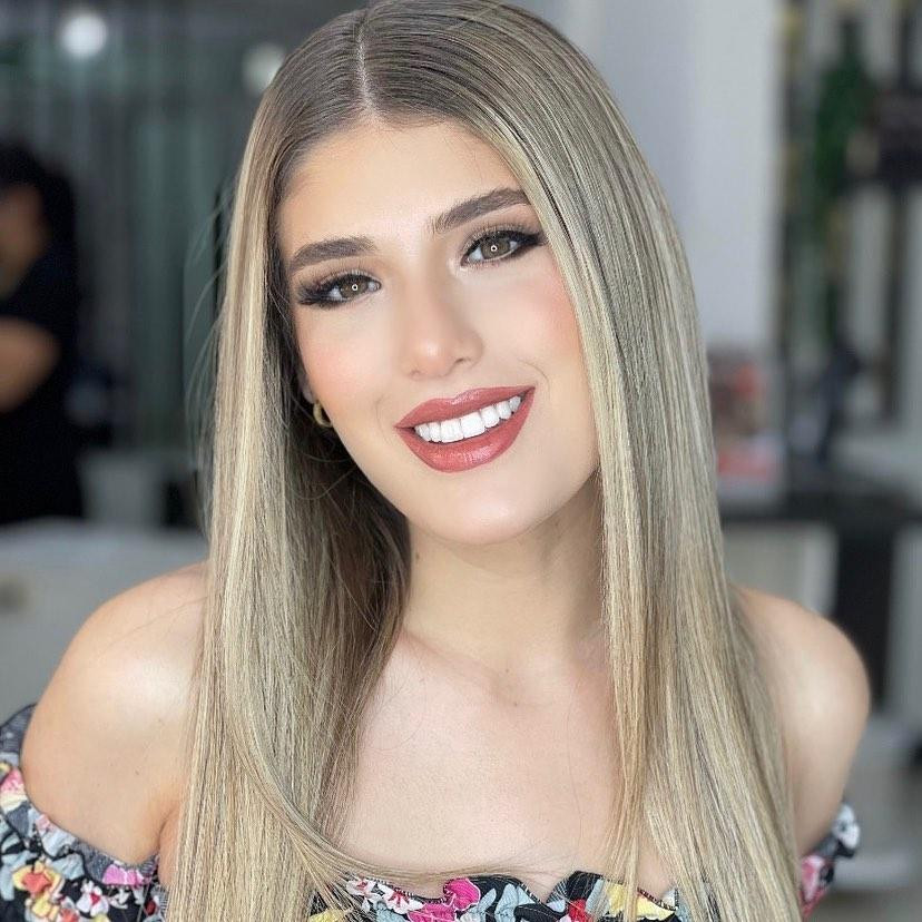 Người đẹp năm nay mới tròn 18 tuổi và hiện là sinh viên chuyên ngành marketing. Người đẹp năm nay mới tròn 18 tuổi và hiện là sinh viên chuyên ngành marketing.