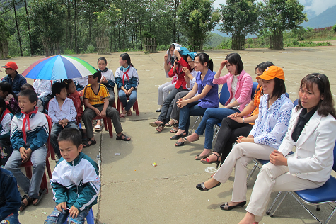 Hình ảnh các cô giáo miền xuôi, bỏ lại tất cả sau lưng để cống hiến cả tuổi thanh xuân cho sự nghiệp trồng người nơi núi rừng tây bắc- Những người nữ anh hùng của thế kỷ 21. Hình ảnh các cô giáo miền xuôi, bỏ lại tất cả sau lưng để cống hiến cả tuổi thanh xuân cho sự nghiệp trồng người nơi núi rừng tây bắc- Những người nữ anh hùng của thế kỷ 21