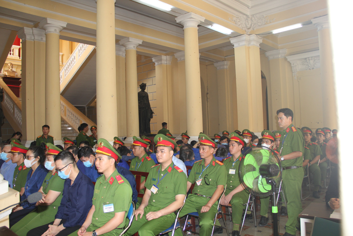 Một góc phòng xử án ngày 11/4. Ảnh: Duy Anh.