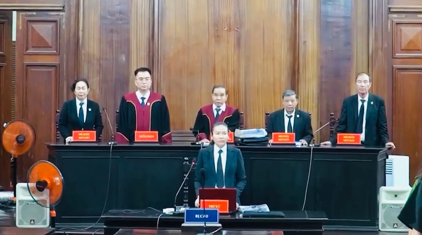 Hội đồng xét xử. Ảnh: Tân Châu. Hội đồng xét xử. Ảnh: Tân Châu.