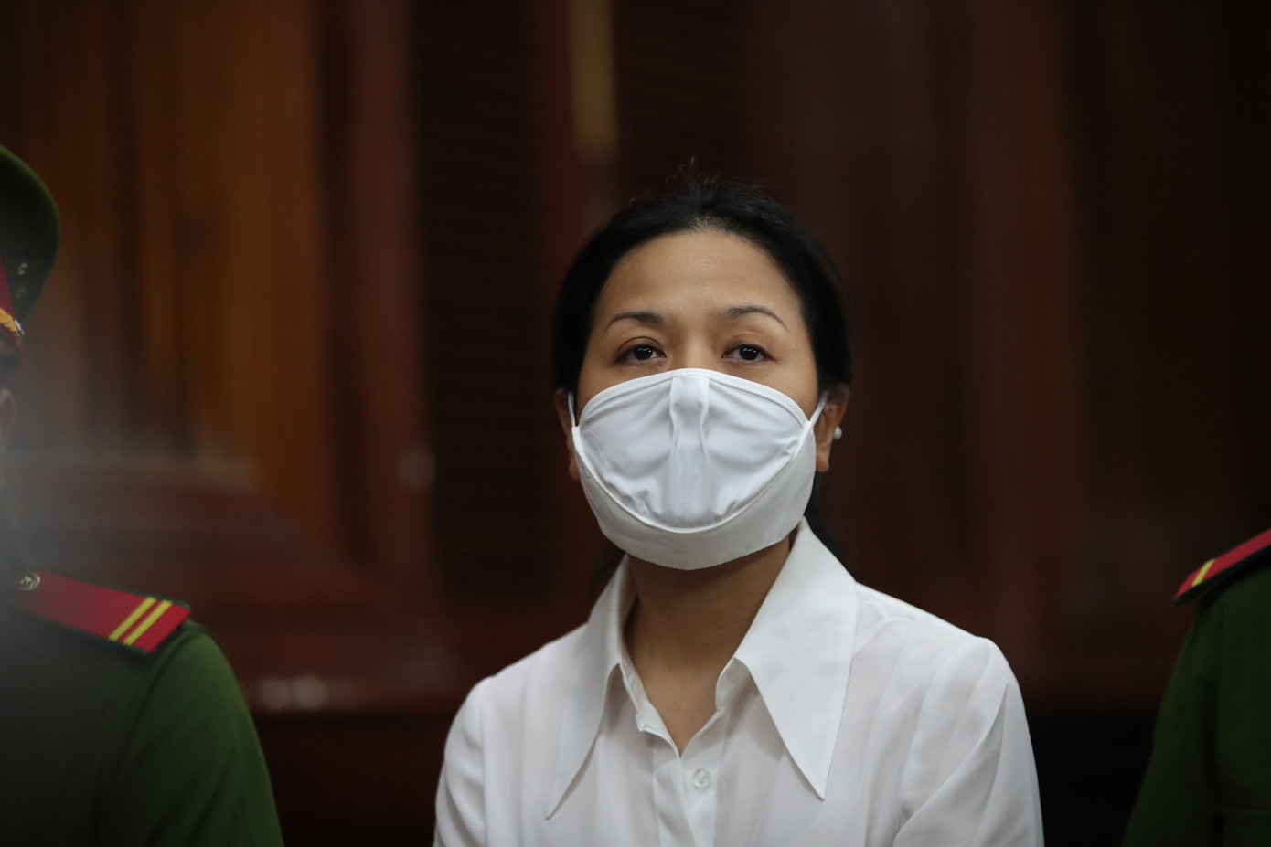 Bà Trần Uyên Phương bị Viện Kiểm sát đề nghị HĐXX phạt 5-6 năm tù. Bà Trần Uyên Phương bị Viện Kiểm sát đề nghị HĐXX phạt 5-6 năm tù.