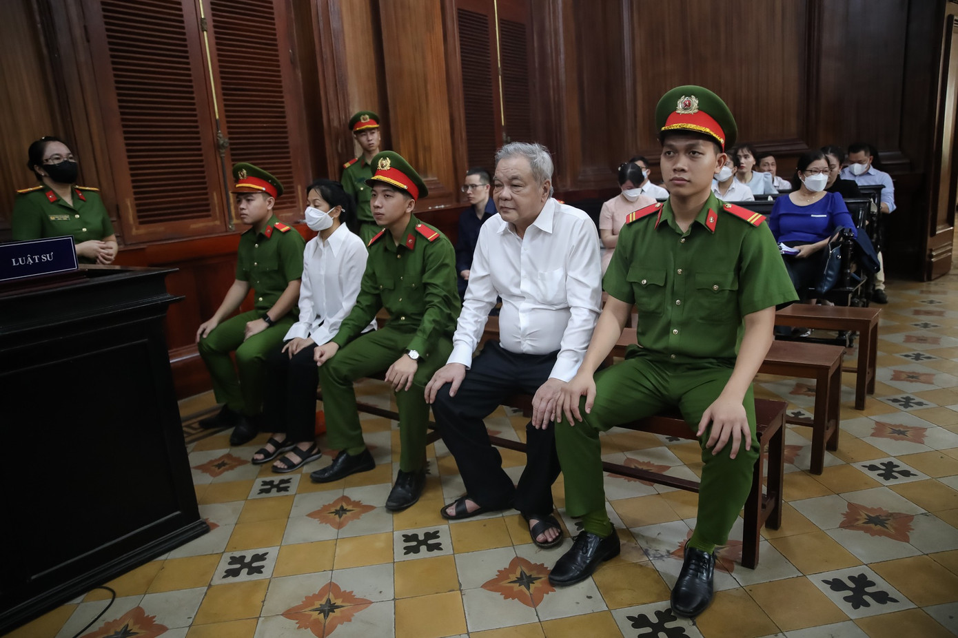 Phiên tòa sáng nay ngày 24/4. Phiên tòa sáng nay ngày 24/4.