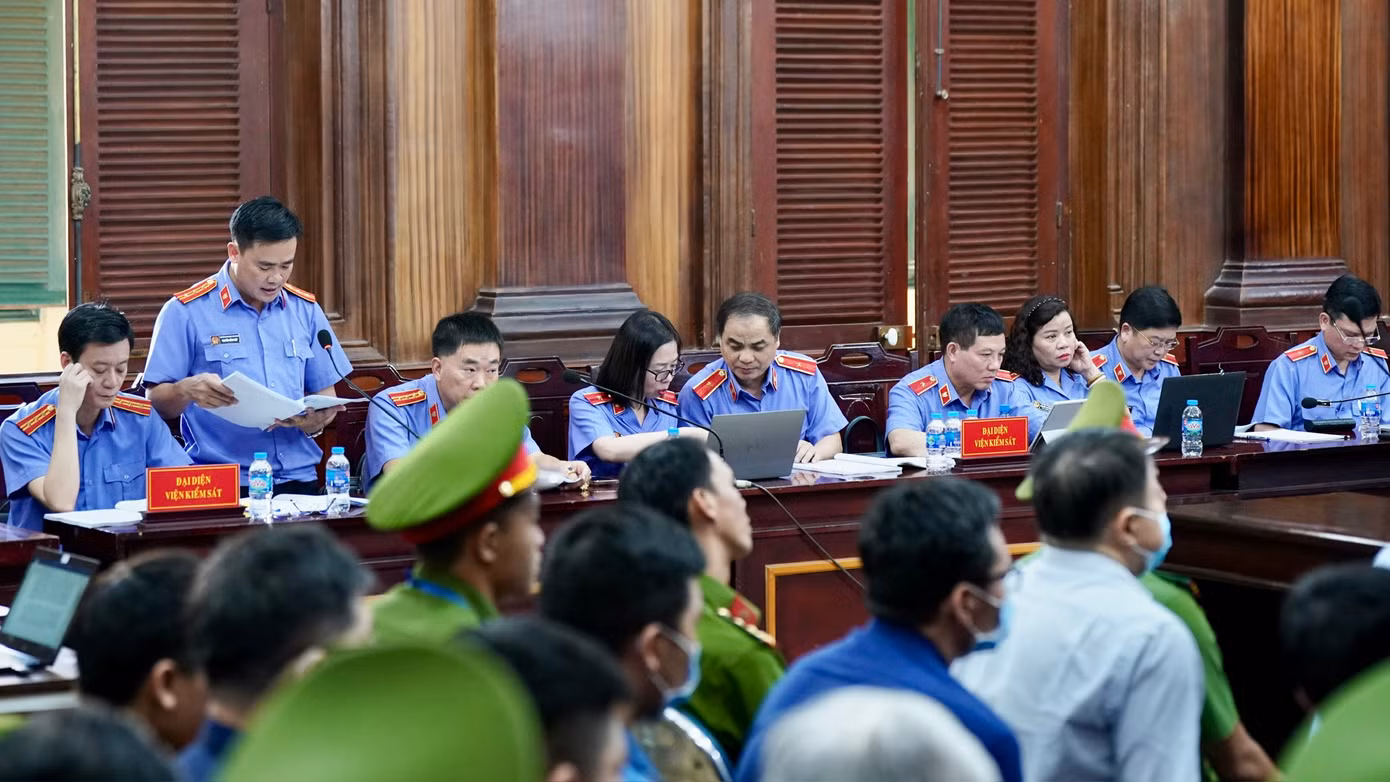 Đại diện Viện Kiểm sát tại phiên tòa bảo lưu quan điểm tử hình bà Trương Mỹ Lan. Ảnh: Duy Anh. Đại diện Viện Kiểm sát tại phiên tòa bảo lưu quan điểm tử hình bà Trương Mỹ Lan. Ảnh: Duy Anh.