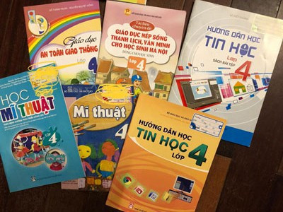 Tận thu sách giáo khoa: Chương trình phá sản vẫn bán sách ảnh 1