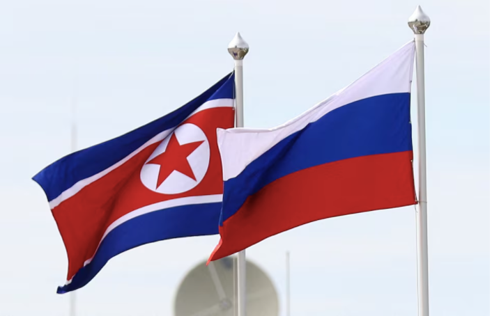 Quốc kỳ Nga và Triều Tiên. (Ảnh: Reuters) Quốc kỳ Nga và Triều Tiên. (Ảnh: Reuters)