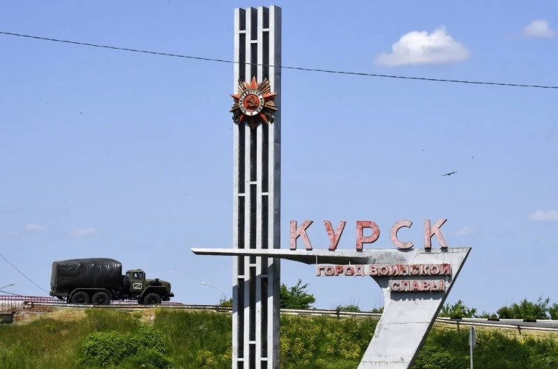 Biển báo trước lối vào vùng Kursk của Nga. (Ảnh: Kyivindependent) Biển báo trước lối vào vùng Kursk của Nga. (Ảnh: Kyivindependent)