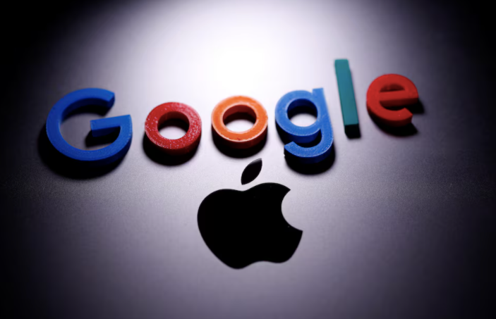 Logo của Google và Apple. (Ảnh: Reuters)