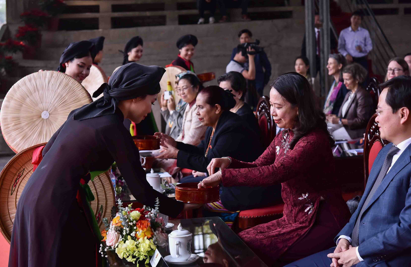 Tục mời trầu là nét đẹp trong văn hóa Quan họ. (Ảnh: Nhật Minh)