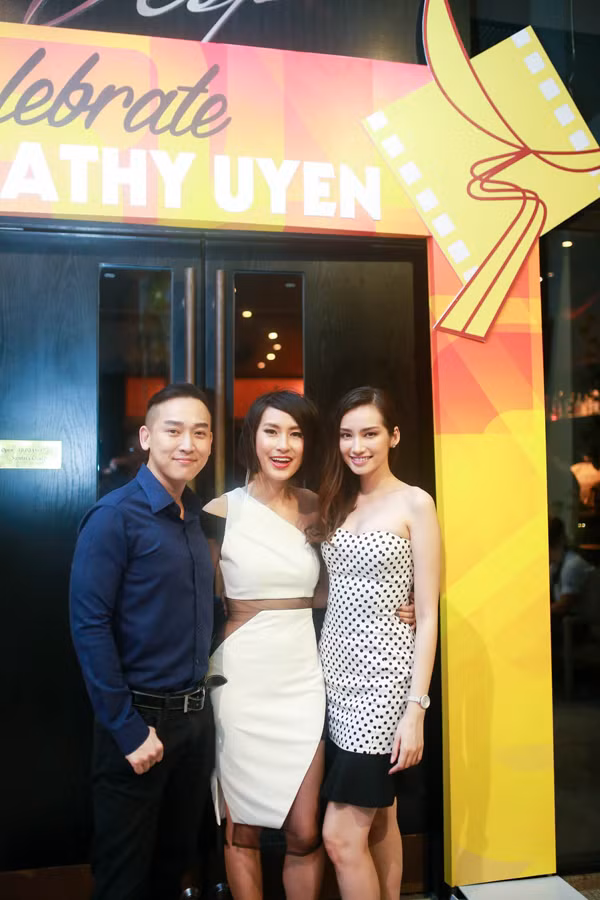 Hà Anh gợi cảm tới chúc mừng bạn thân Kathy Uyên ảnh 7