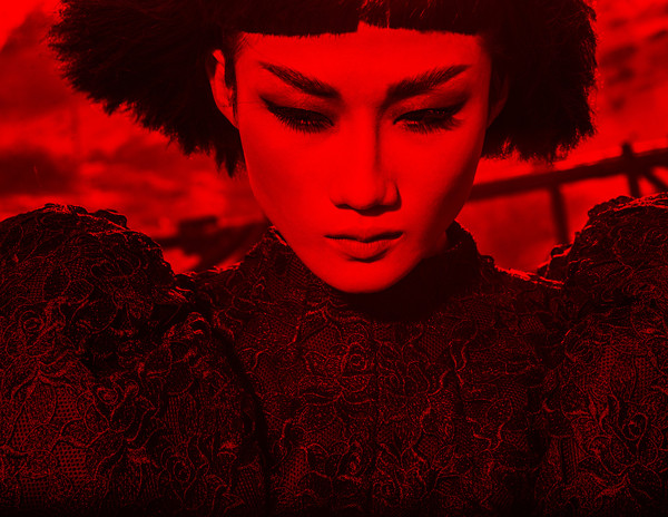 Kha Mỹ Vân phô diễn chân dài nóng bỏng trên sa mạc ảnh 7