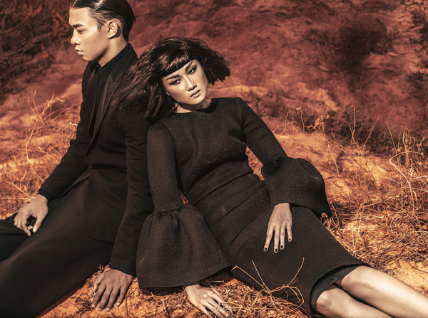 Kha Mỹ Vân phô diễn chân dài nóng bỏng trên sa mạc ảnh 10