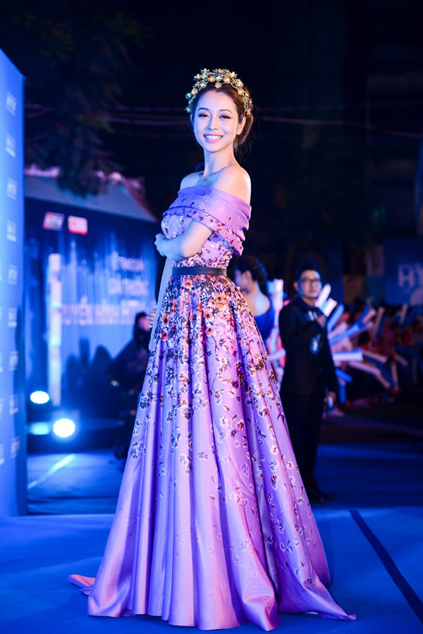 Jennifer Phạm đội vương miện làm lu mờ dàn mỹ nhân ảnh 1