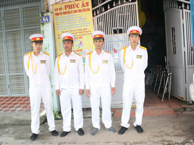 Đội tang lễ của cơ sở chị Hà chuẩn bị lên đường tổ chức lễ tang