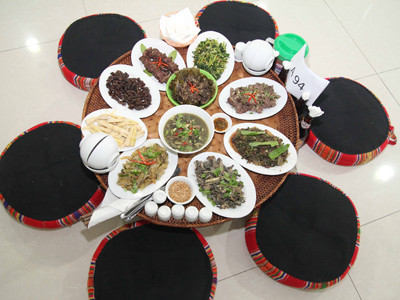 Người Thái có hơn 200 món ăn có cách chế biến độc đáo, không trùng lặp với bất kỳ dân tộc nào khác.. Người Thái có hơn 200 món ăn có cách chế biến độc đáo, không trùng lặp với bất kỳ dân tộc nào khác.