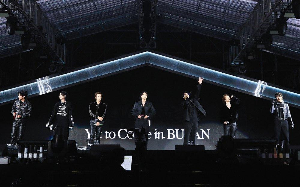 Người hâm mộ phản đối phát ngôn của Bộ Quốc phòng Hàn Quốc vì cho rằng BTS đang bị vắt kiệt sức lao động. Ảnh: AllKpop.