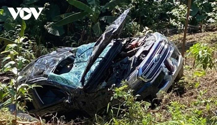 Ô tô nát bươm tại hiện trường. Ảnh: VOV. Ô tô nát bươm tại hiện trường. Ảnh: VOV.