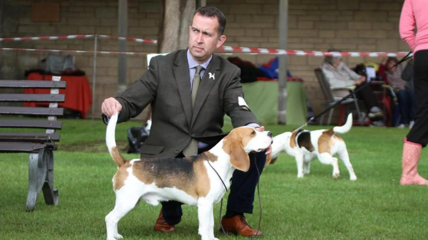 Robert Hendy-Freegard mạo danh điệp viên ngầm đang trốn chạy để lừa tiền nạn nhân. Ảnh: Twitter. Robert Hendy-Freegard mạo danh điệp viên ngầm đang trốn chạy để lừa tiền nạn nhân. Ảnh: Twitter.