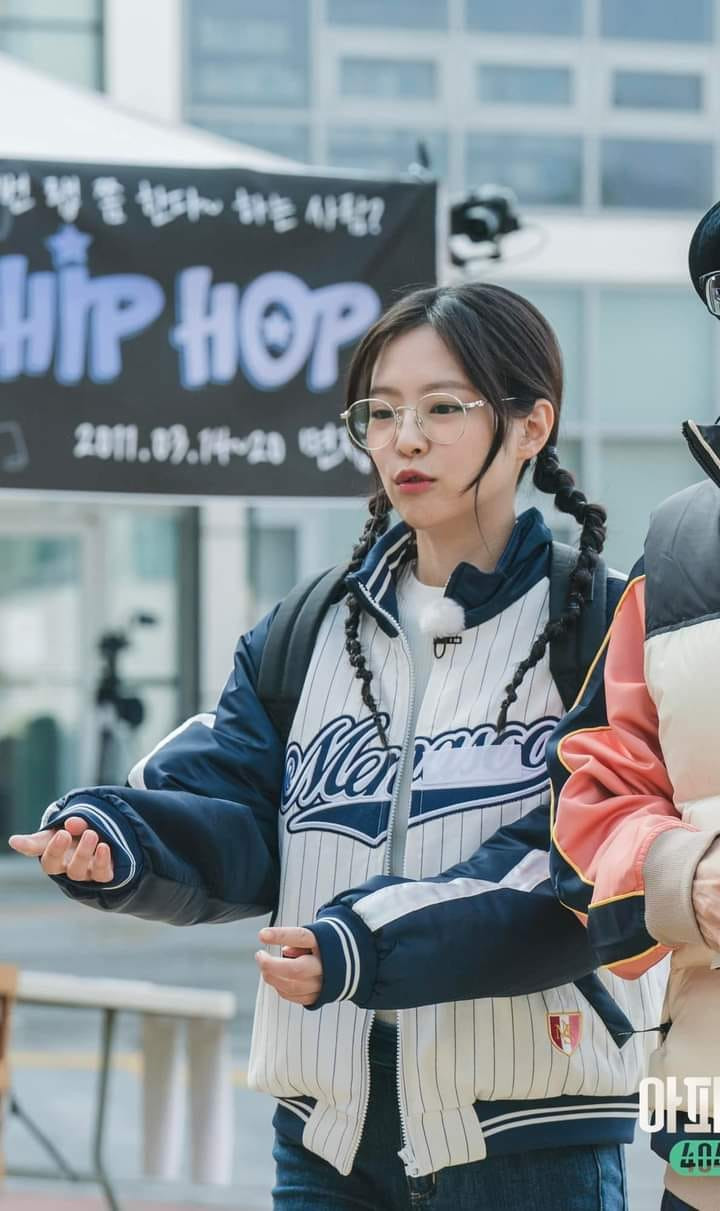 Bộ đôi Jennie - Lisa cá tính, tinh nghịch hơn khi biến tấu tóc tết. Bộ đôi Jennie - Lisa cá tính, tinh nghịch hơn khi biến tấu tóc tết.