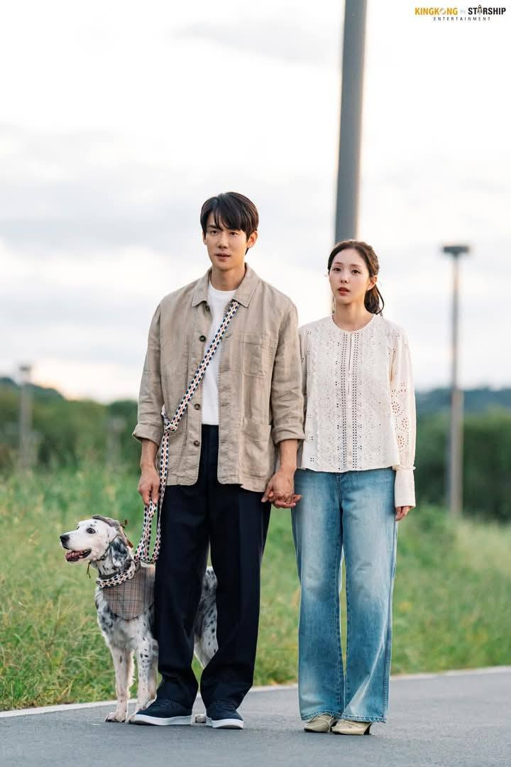 Hậu trường tập 8 của bộ phim tiết lộ phân cảnh này hoàn thành suôn sẻ chỉ trong 1 lần quay nhờ sự hợp tác ăn ý của cả ba nhân vật. Hậu trường tập 8 của bộ phim tiết lộ phân cảnh này hoàn thành suôn sẻ chỉ trong 1 lần quay nhờ sự hợp tác ăn ý của cả ba nhân vật.