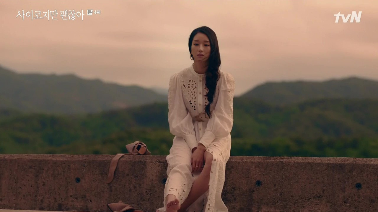 Những thiết kế mang hơi hướng cổ tích thể hiện tính chất nghề nghiệp của nữ tác giả truyện thiếu nhi.