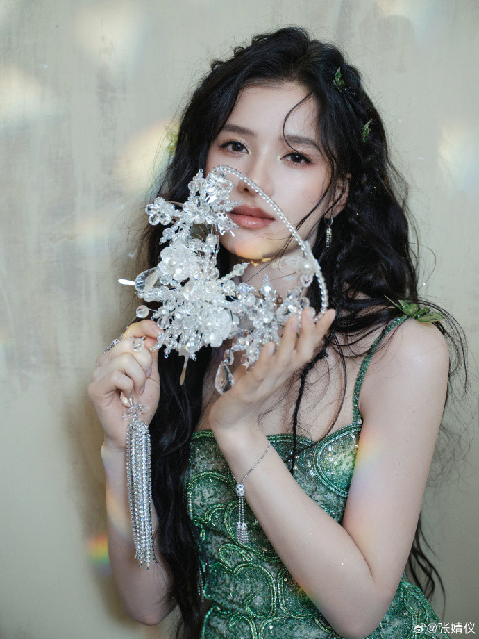 Cận cảnh nhan sắc của &quot;học trò Châu Tấn&quot;.