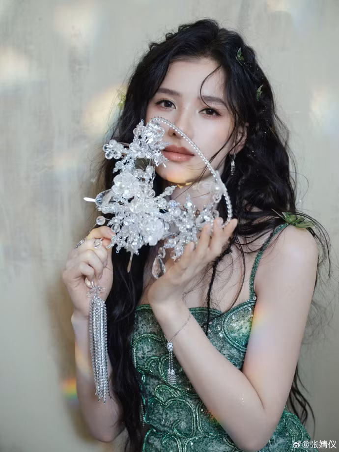 Cận cảnh nhan sắc của "học trò Châu Tấn".